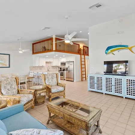 Sea Pointe & Canal-Side Charisma